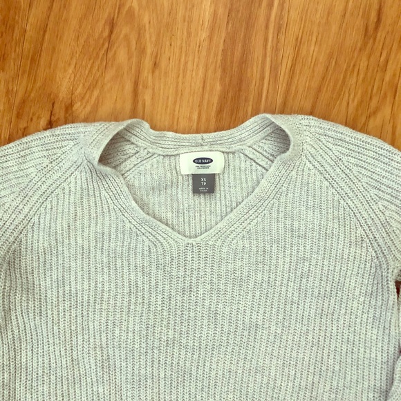 Old Navy V-neck sweater - Picture 3 of 5